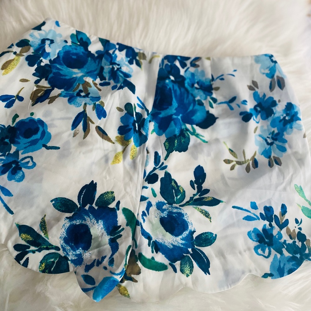 Floral Scallop shorts